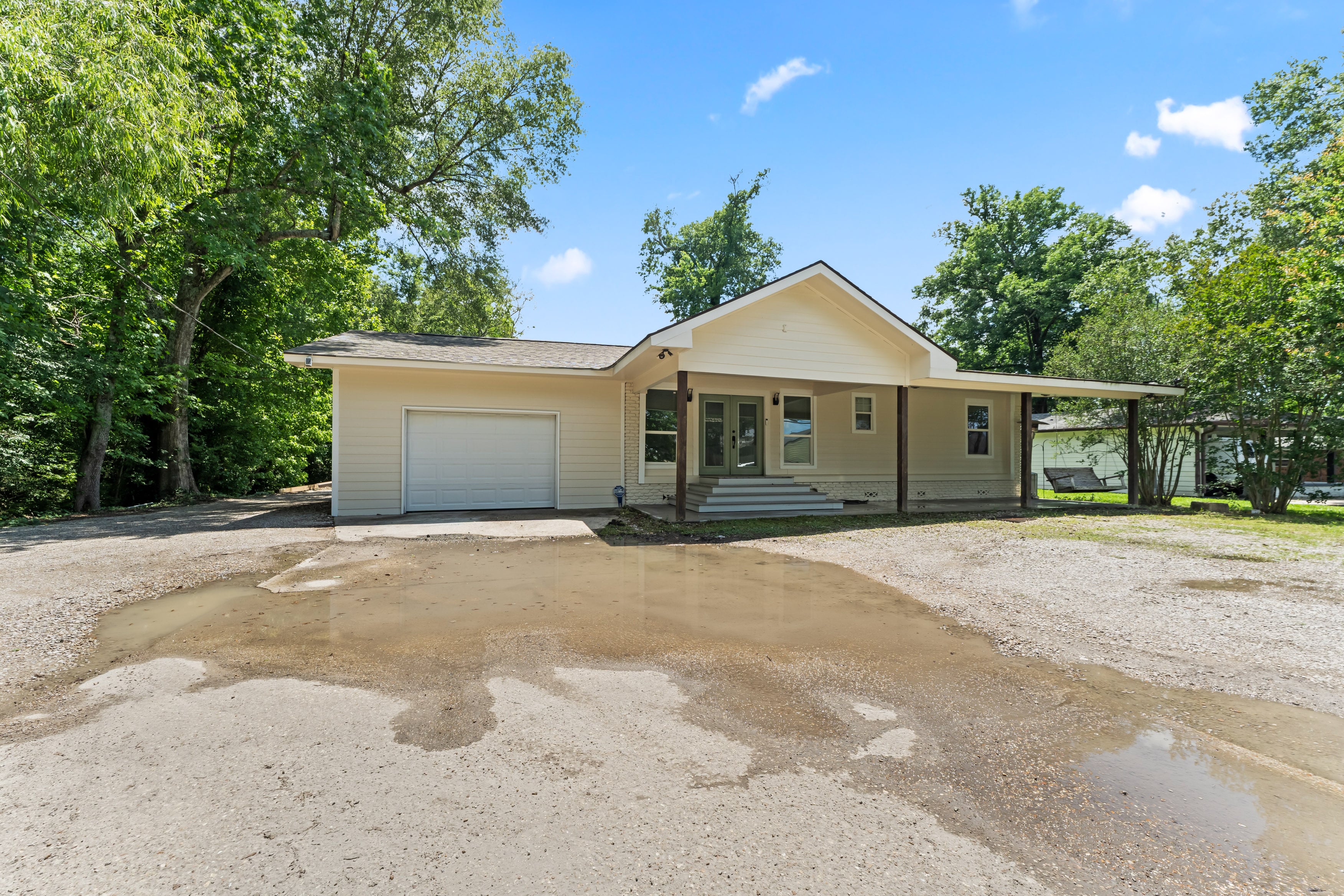 15376 Tiger Bend Road, Baton Rouge